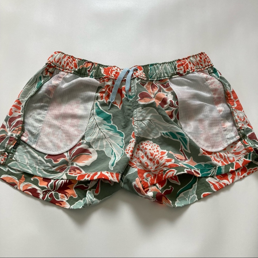 Patagonia Barely Baggies Shorts - Picture 7 of 8